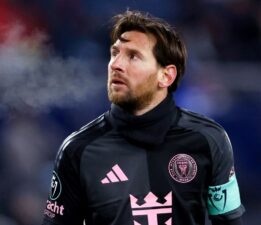 Maçın hakemi Messi’den imza istedi: Disipline sevk edildi