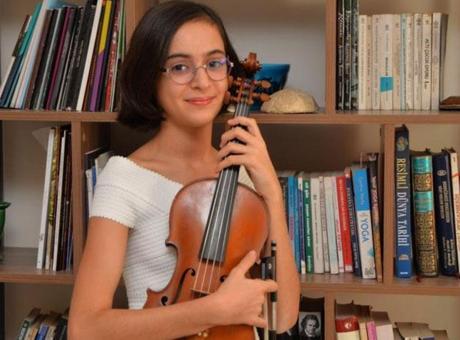 Ödüllü genç keman sanatçısı Laçin Akyol hayatını kaybetti