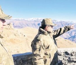 Orgeneral Bayraktaroğlu Pençe Harekatı bölgesinde