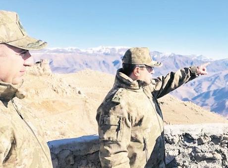 Orgeneral Bayraktaroğlu Pençe Harekatı bölgesinde