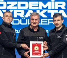 Özdemir Bayraktar ödülleri sahiplerini buldu