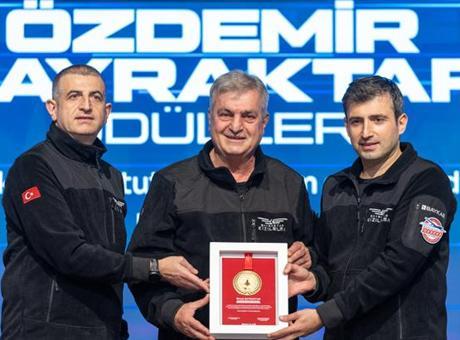 Özdemir Bayraktar ödülleri sahiplerini buldu