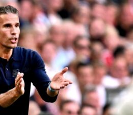 Robin van Persie, resmen çocukluk kulübüne döndü