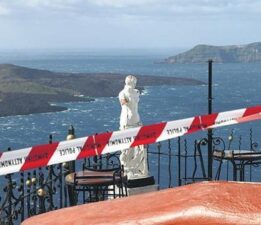Santorini’de yağma korkusu