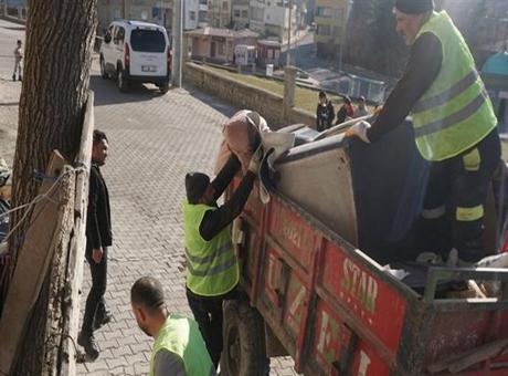 Siirt’te mahalleli kokudan rahatsız oldu şikayet üzerine ekipler eve girince şok oldu