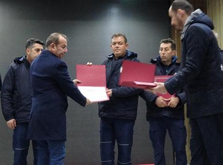 Tanju Özcan’dan Kartalkaya’daki yangın sonrası tutuklanan itfaiyecilere hizmet şeref belgesi