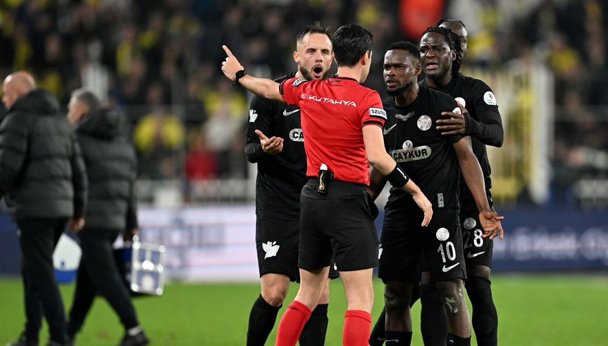 “Türk hakemliği beka sorunudur” Spor yazarlarından Fenerbahçe – Çaykur Rizespor maçı değerlendirmesi