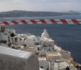 Yunanistan’ın Santorini Adası’nda olağanüstü hal ilan edildi