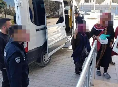 Antalya’da ekipler tarafından yakalanan dilencinin üzerinden çıkanlar şaşkına çevirdi