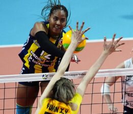 Avrupa’da Türk derbisi: Fenerbahçe, Vakıfbank’ı 3-0’la geçti