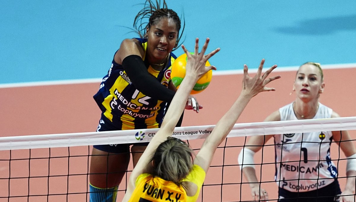 Avrupa’da Türk derbisi: Fenerbahçe, Vakıfbank’ı 3-0’la geçti