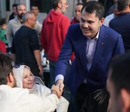 Bakan Kurum Hatay’da depremzedelerle sokak iftarına katıldı