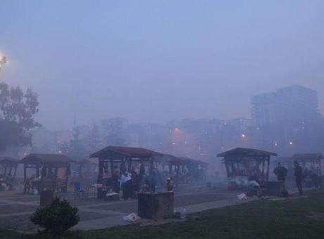 Bir şehrin ramazan geleneği! Gökyüzünü dumanla kaplanıyor, 14.00’ten sonra masa bulunmuyor