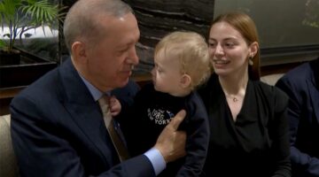 Cumhurbaşkanı Erdoğan kafede vatandaşlarla sohbet etti