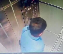Davulcu binanın asansörüne tuvaletini yaptı