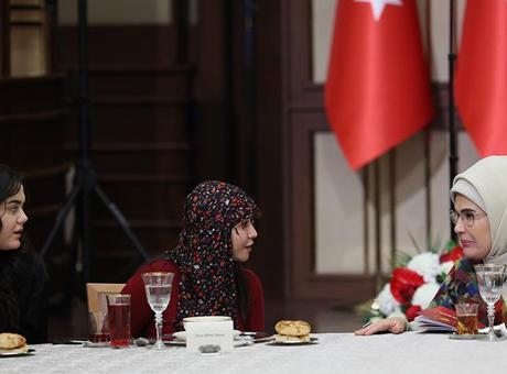 Emine Erdoğan’dan çiftçilerle iftar paylaşımı