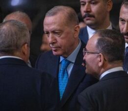 Erdoğan, TBMM’de DEM Parti’li Sırrı Süreyya Önder ile tokalaştı