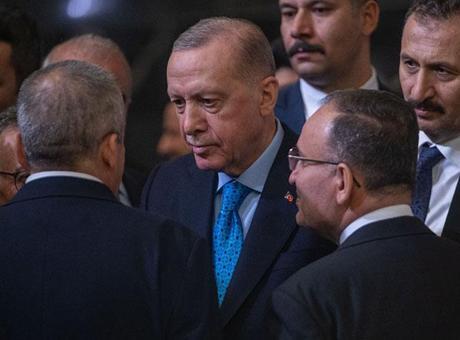 Erdoğan, TBMM’de DEM Parti’li Sırrı Süreyya Önder ile tokalaştı