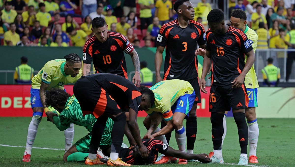 Galatasaraylı futbolcu Davinson Sanchez’in korku dolu anları: Kafa kafaya çarpıtı, bilinç kaybı yaşadı