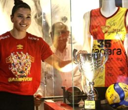 Göztepe’nin kupası müzedeki yerini aldı