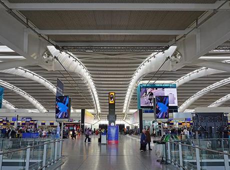 Heathrow Havalimanı’nda elektrik kesintisi sonrası uçuşlar yeniden başladı