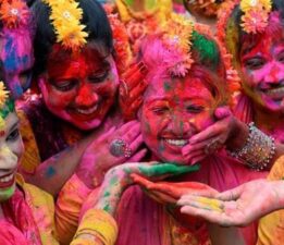 Holi 2025: Hindistan’daki bahar festivalinden renkli görüntüler!