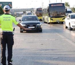 İçişleri Bakanı Yerlikaya: Bir haftada yaklaşık 3,8 milyon aracı denetledi