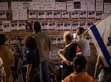 İsrailli esir yakınları, hükümet yetkililerinin kendileriyle görüşmediğini açıkladı