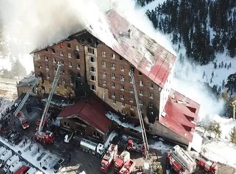 Kartalkaya’daki otel yangınına ilişkin İl Özel İdaresi Ruhsat Müdürü gözaltına alındı