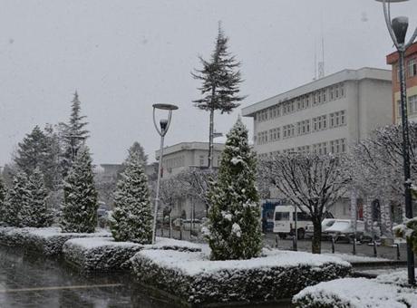 Mart ayında kış geri döndü! Türkiye’nin birçok ili beyaza büründü