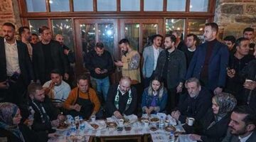 Mustafa Varank, geleneksel sahur programında vatandaşlara bir araya geldi