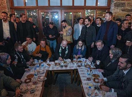 Mustafa Varank, geleneksel sahur programında vatandaşlara bir araya geldi