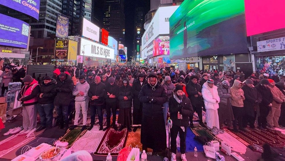 New York Times Meydanı’nda teravih namazı