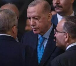 Önder ile Erdoğan’dan ayaküstü sohbet