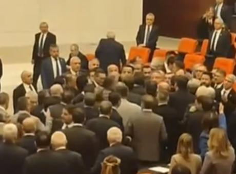 TBMM’de ‘Ekrem İmamoğlu’ gerginliği! CHP’li Başarır şişe fırlattı