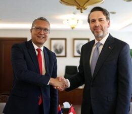 Bakan Bayraktar, Mauritiuslu mevkidaşı Assirvaden ile görüştü
