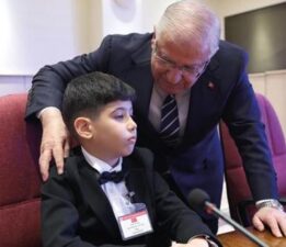 Bakan Güler, şehit ve gazi çocuklarıyla bir araya geldi