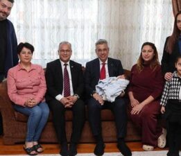 Bakan Memişoğlu şehit Tabip Teğmenin Antalya’daki ailesini ziyaret etti