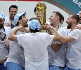 Basketbol Süper Ligi’nde şampiyon olan Trabzonspor kupasını aldı