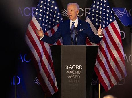 Biden’dan Trump’a ‘soygunculuk’ suçlaması