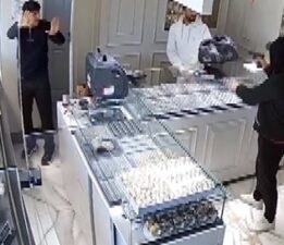 Bursa’da kuyumcuya soygun girişimi… İşte korku dolu anlar
