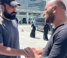 Çocuk bayramının buruk iki babası: Çocuğumuzun yanına geldim ciğerime taş basa basa