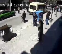 Deprem anında balkondan atladı, otomobilin üzerine düştü