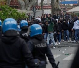 Derbide ortalık savaş alanına döndü 13 polis yaralandı: “Bunlar taraftar değil, suçludur”