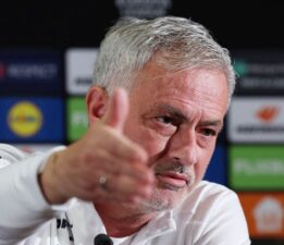 Fenerbahçe’de Mourinho iki futbolcunun üstünü çizdi