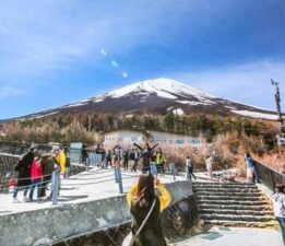 Japonya’da üniversite öğrencisi, bir haftada iki kez Fuji Dağı’ndan kurtarıldı