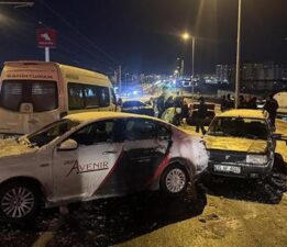 Kayseri’de zincirleme kaza! Tam 11 aracın karıştığı kazada 2 kişi yaralandı