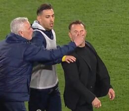 Mourinho’nun müdahalesi sonrası Okan Buruk’un yere düştü