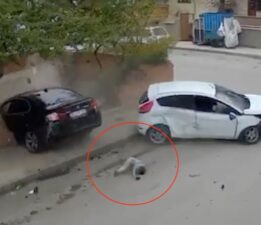Otomobiller çarpıştı küçük çocuk camdan fırladı!