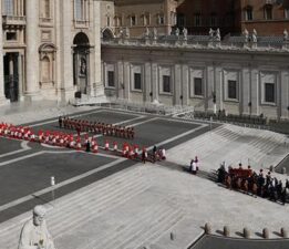 Papa Franciscus’un naaşı Aziz Petrus Bazilikası’na getirildi! İlk görüntüler